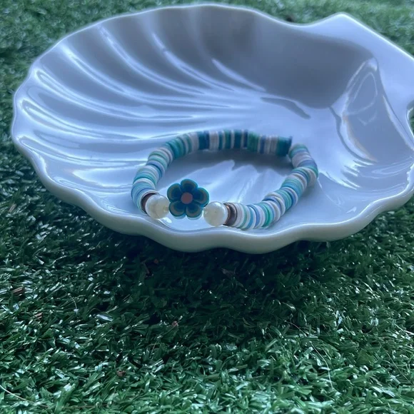 Bloomer Bracelet - Picture 2 of 3